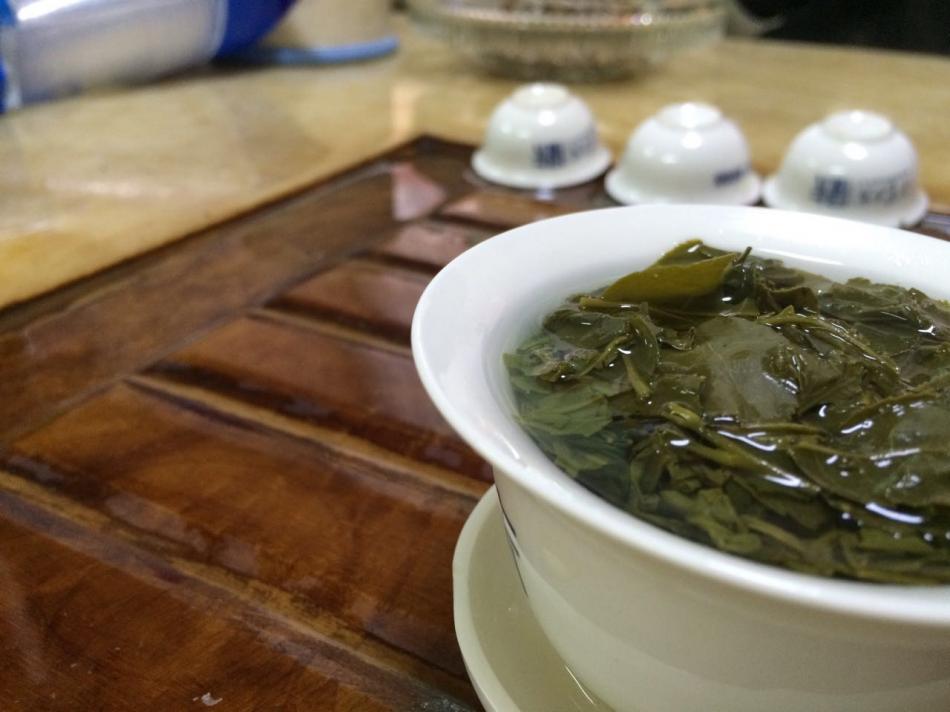 空腹大量饮茶容易造成“